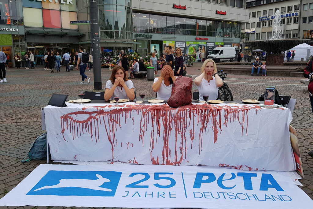 PETA Streetteam Aktion