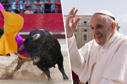 Collage. Links: Ein Stier kaempft gegen einen Matador. Rechts: Papst Franziskus winkt.